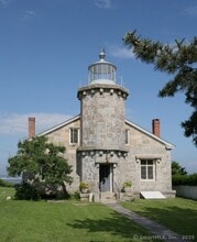 14 Trumbull St in Stonington, CT - Building Photo - Building Photo