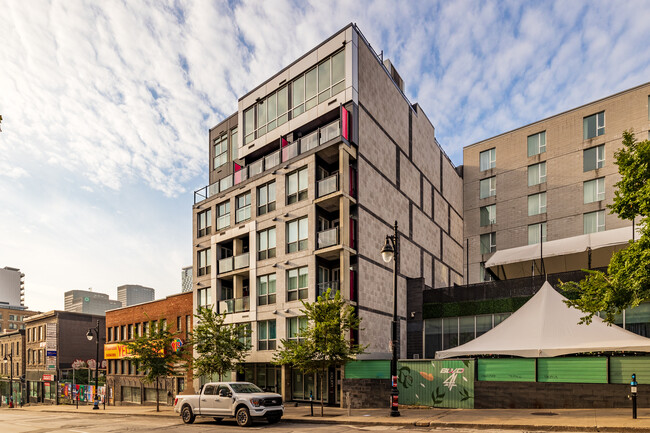 iQuartier Condos in Montréal, QC - Building Photo - Building Photo