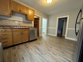 18 Burgoyne St in West Hartford, CT - Building Photo