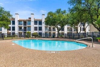 Tides on Larga in Dallas, TX - Building Photo - Building Photo