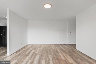 214 Locust St SE in Vienna, VA - Building Photo - Building Photo