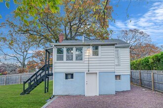120 Lookout Dr in Sound Beach, NY - Building Photo - Building Photo