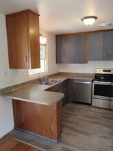 903 Cunningham Ln S in Salem, OR - Building Photo - Building Photo