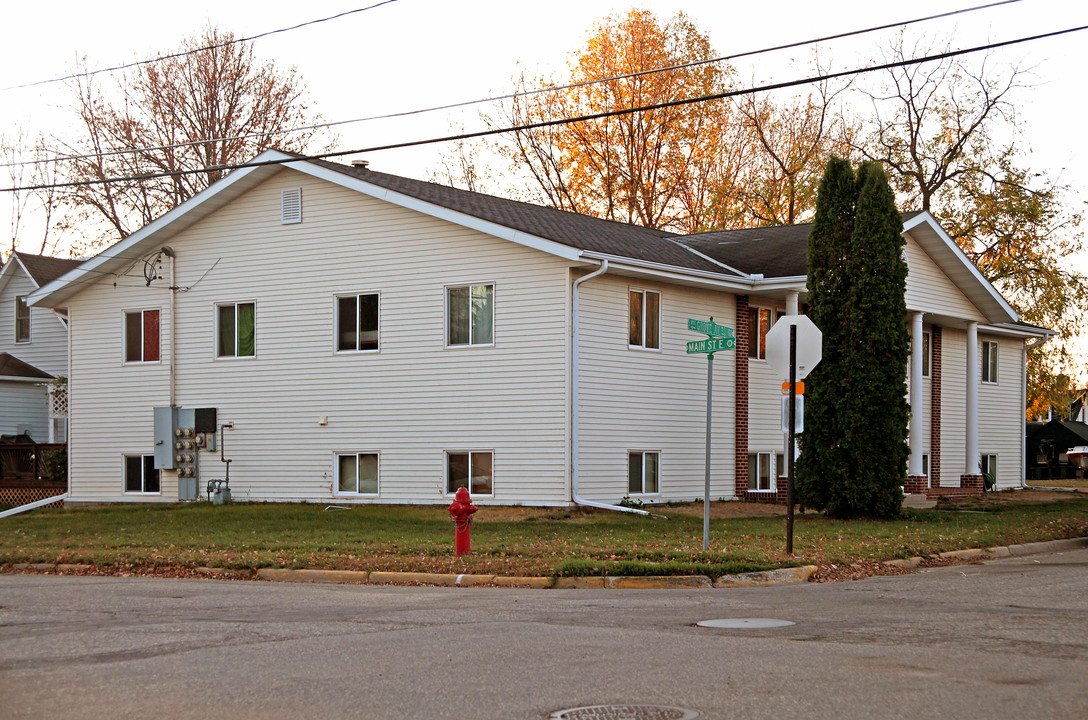 104 Grove Ave S in Silver Lake, MN - Building Photo