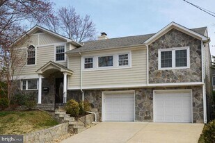5205 Brookeway Dr in Bethesda, MD - Building Photo