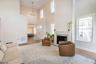 37 Hillandale Dr in Far Hills, NJ - Building Photo - Building Photo