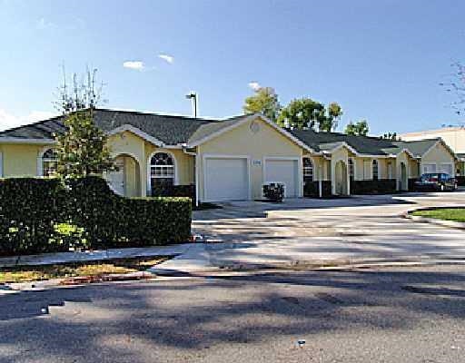 1084 Crassula Ct in Wellington, FL - Building Photo