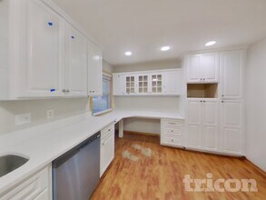 6928 45th Pl N in Minneapolis, MN - Foto de edificio - Building Photo