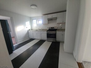 31 W 18th St in Linden, NJ - Building Photo - Building Photo