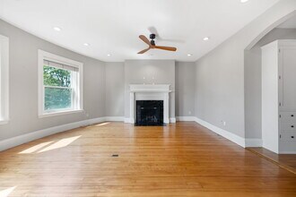 1011 Beacon St, Unit 4 in Brookline, MA - Building Photo - Building Photo