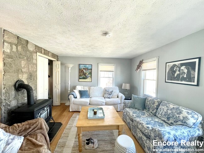 523 E 3rd St, Unit 3f