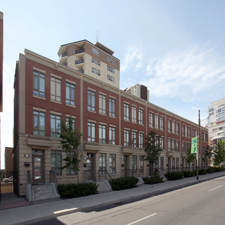 924-938 Mt Pleasant Rd in Toronto, ON - Building Photo