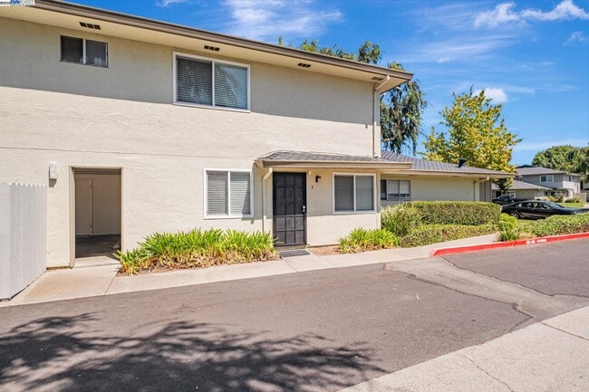2141 Swan Ct in Union City, CA - Building Photo - Building Photo
