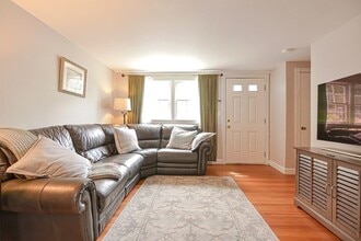 8 Regency Dr in Holliston, MA - Building Photo - Building Photo