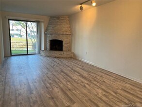 1450 Melville Ave in Fairfield, CT - Building Photo - Building Photo