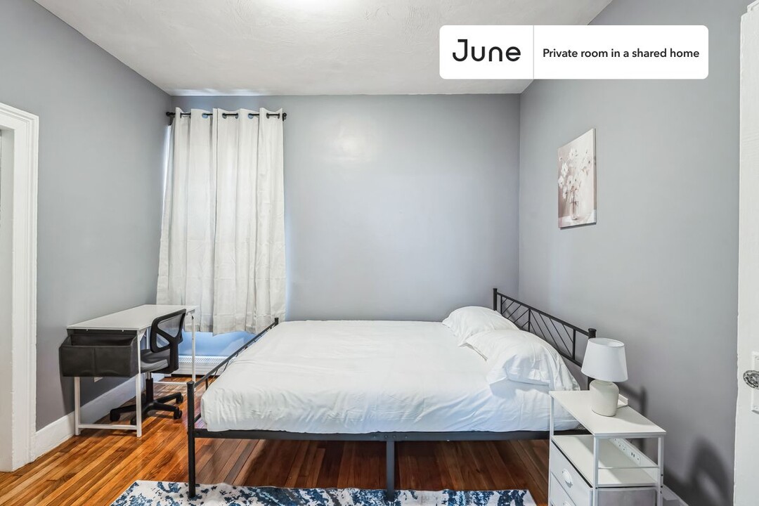 Private bedroom in 4 bed/1.5 bath Home in Somerville, MA - Building Photo