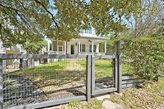 708 Cardinal Ln in Austin, TX - Building Photo - Building Photo