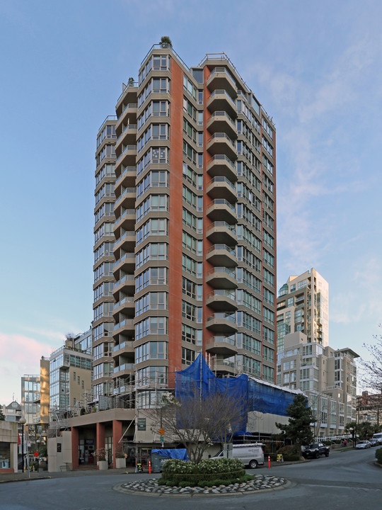 1625 Hornby in Vancouver, BC - Building Photo