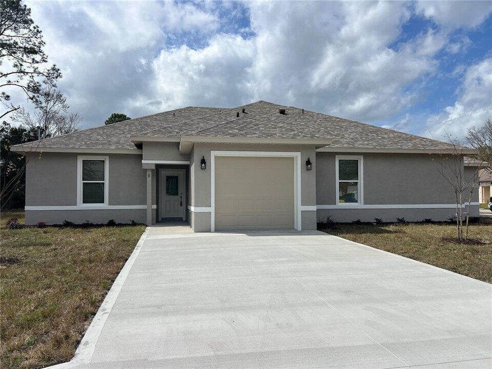 48 Prosperity Ln in Palm Coast, FL - Building Photo