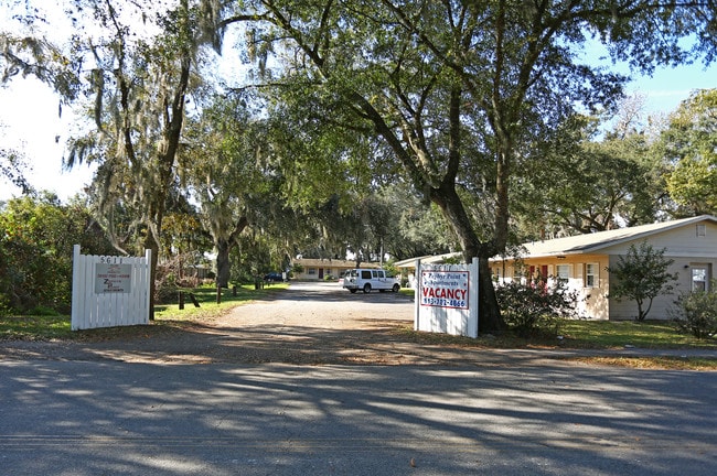 Zephyr Point Apartments in Zephyrhills, FL - Building Photo - Building Photo