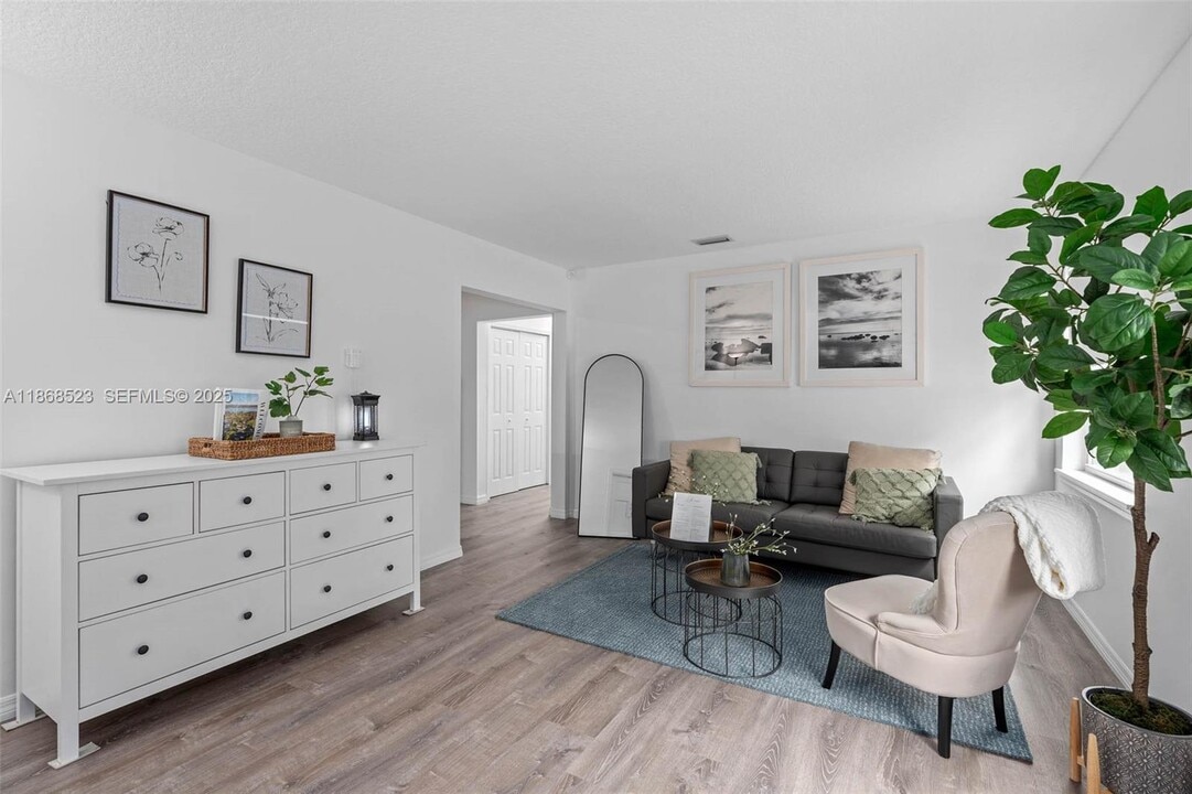 4255 Wee St in Mount Dora, FL - Building Photo