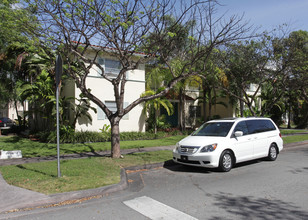 Phoenetia Isles Apartments in Coral Gables, FL - Building Photo - Building Photo