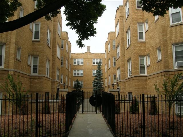 6804 S Perry in Chicago, IL - Foto de edificio - Building Photo