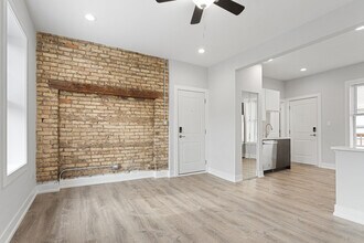 7425 N Clark St in Chicago, IL - Foto de edificio - Building Photo