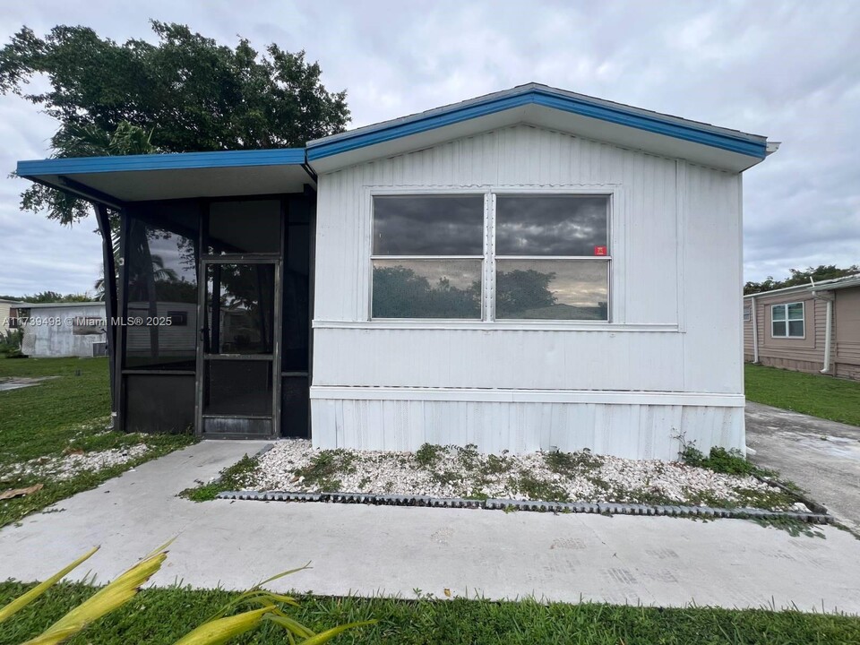 5321 SW 35th Manor in Davie, FL - Building Photo