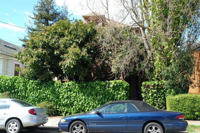 2122 Mcgee Ave in Berkeley, CA - Foto de edificio - Building Photo