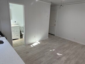 1032 S Ogden Dr in Los Angeles, CA - Building Photo - Building Photo