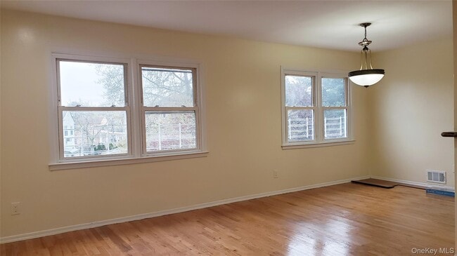 15-39-39 208th St in Queens, NY - Building Photo - Building Photo