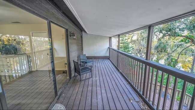 6040 River Trace Rd in Tampa, FL - Foto de edificio - Building Photo