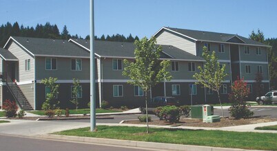 Pioneer Village Apartments in Silverton, OR - Building Photo - Building Photo