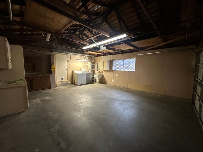 1413 W Cambridge Ave in Visalia, CA - Building Photo - Building Photo