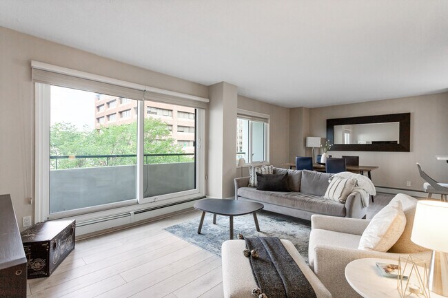9725-9106 106 St in Edmonton, AB - Building Photo - Building Photo