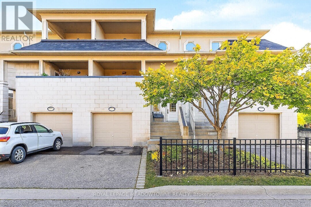 9105 Derry Rd W in Milton, ON - Building Photo