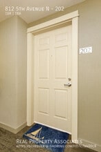 812 5th Ave N in Seattle, WA - Foto de edificio - Building Photo