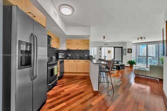 350 S Miami Ave in Miami, FL - Building Photo - Building Photo