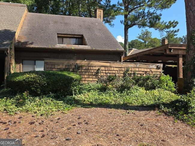property at 76 Willowick Dr