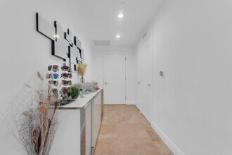 1050 Brickell Ave, Unit 2416 in Miami, FL - Building Photo - Building Photo