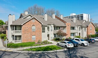 Martin's Point Apartment Homes in Lombard, IL - Building Photo