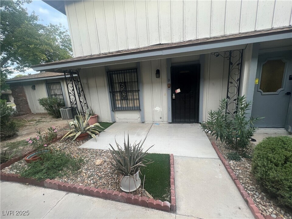 1467 Lorilyn Ave in Las Vegas, NV - Building Photo