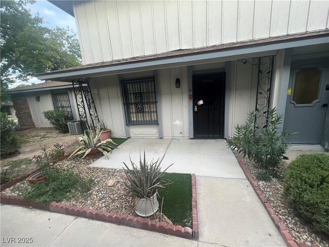 property at 1467 Lorilyn Ave