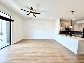 2300 Richmond Ave. in Houston, TX - Building Photo - Building Photo