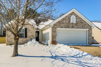 541 Matterhorn Dr in Shelbyville, KY - Building Photo - Building Photo