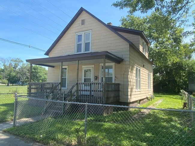 property at 1412 N Champaign St