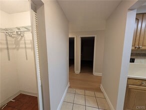 273 Watertree Dr in East Syracuse, NY - Building Photo - Building Photo