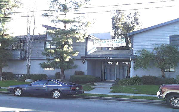 8814 Willis Ave in Panorama City, CA - Building Photo