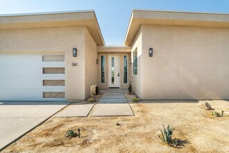 361 W Sunview Ave in Palm Springs, CA - Building Photo - Building Photo